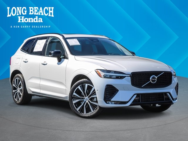 2023 Volvo XC60 Plus Dark Theme